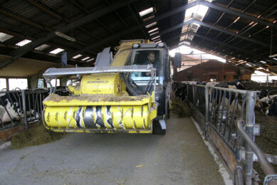 Carsten feeds a mixed ration on his farm near Kassel. Photo: Chris McCullough