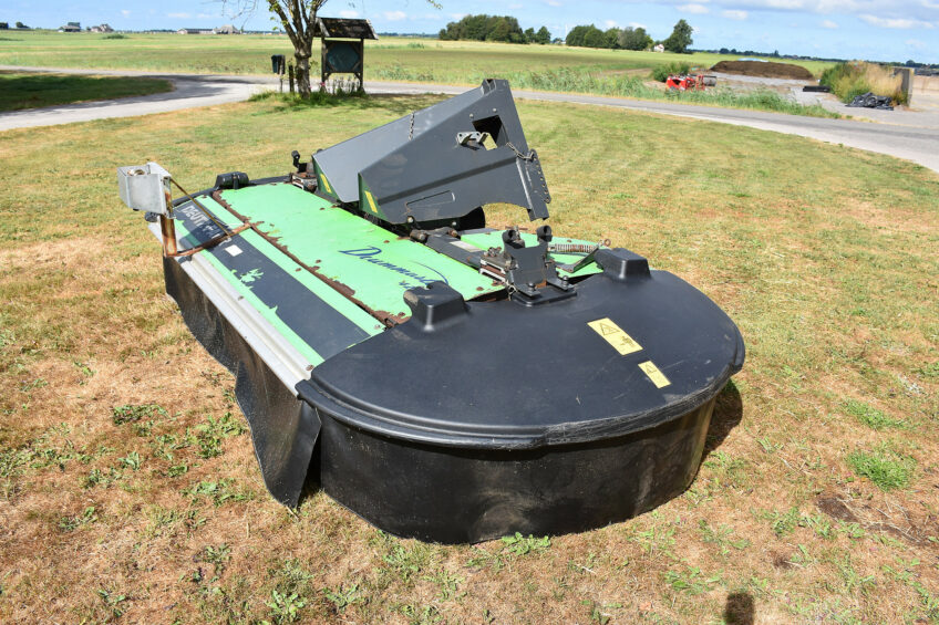 Pasture reader monitors grass growth