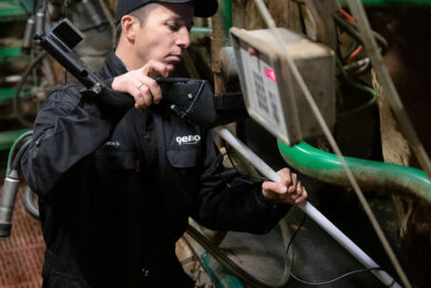 Geno researcher Øyvind Nordbø with the udder scanner. Photo: Christian Breidlid.