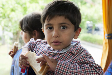 EU provides free milk for Syrian refugee children