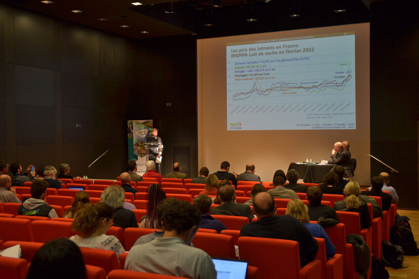 "The price of raw materials was already increasing before the Russian invasion of Ukraine on 24 February 2022," Philippe Chotteau, head of the GEB Economy Department of Idele, said at the Idele conference with 250 registrants. Photo: Philippe Caldier