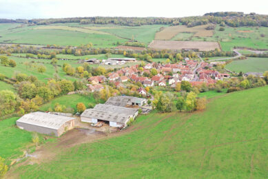 Overview of Boux sous Salmaise village with the different buildings of the farm. Photo: Philippe Caldier