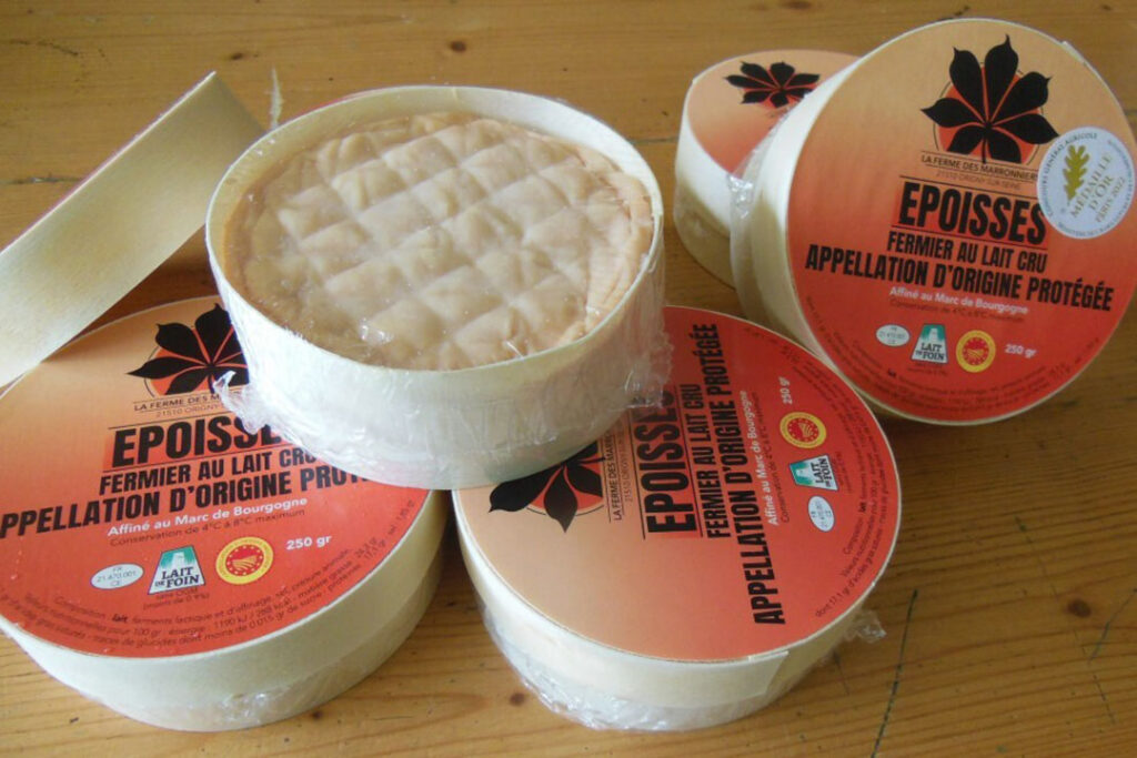 300 000 kg milk/year are processed into Époisses cheese, with unique flavours. Photo: Philippe Caldier