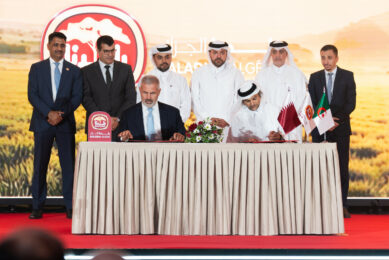 GEA CEO Stefan Klebert (left) and Ali Al-Ali, chairman of Baladna Algeria, at the contract signing ceremony for the world’s largest integrated dairy facility. Photo: Baladna / GEA